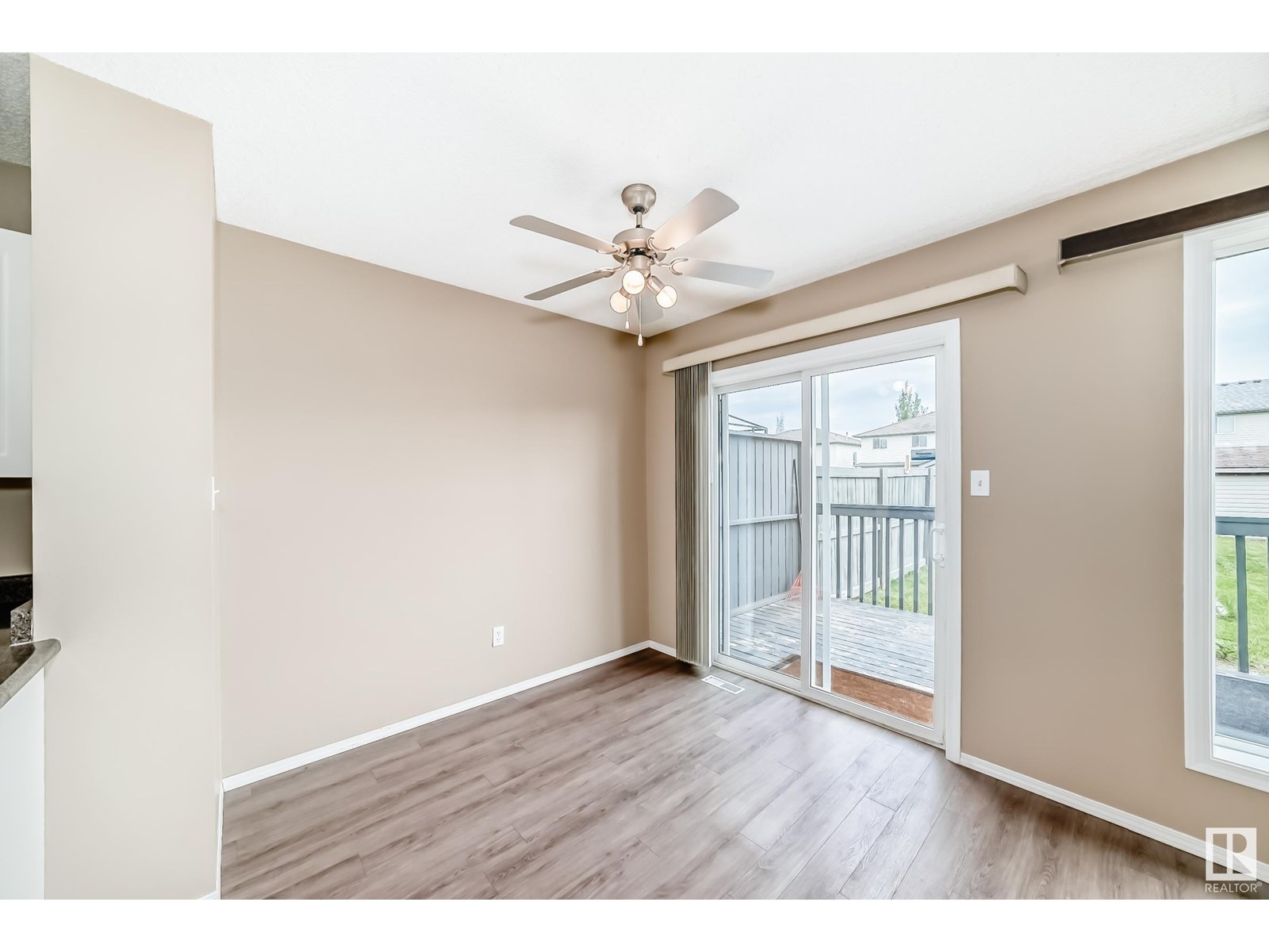 Photo 23 of 3018 30 Av Nw, Edmonton AB
