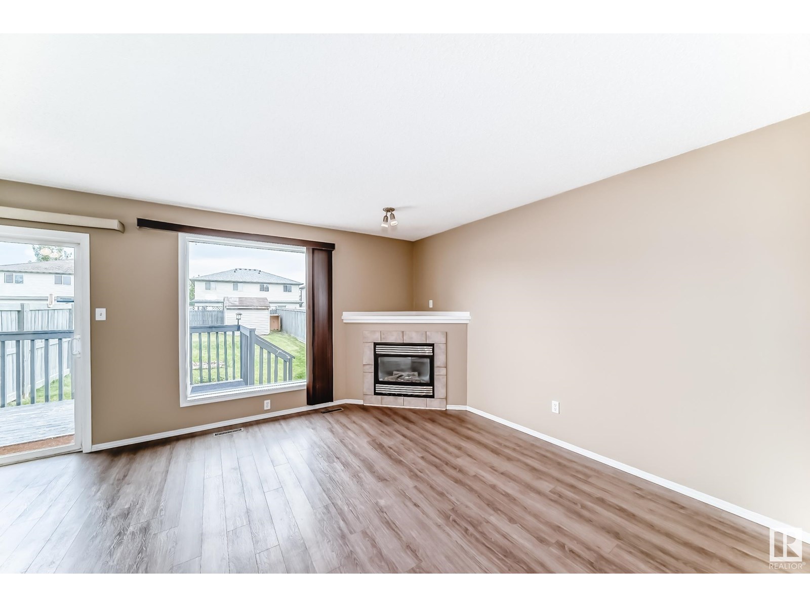 Photo 12 of 3018 30 Av Nw, Edmonton AB
