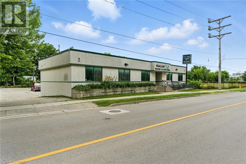 Photo 2 of 207 Greenwich Street, Brantford ON