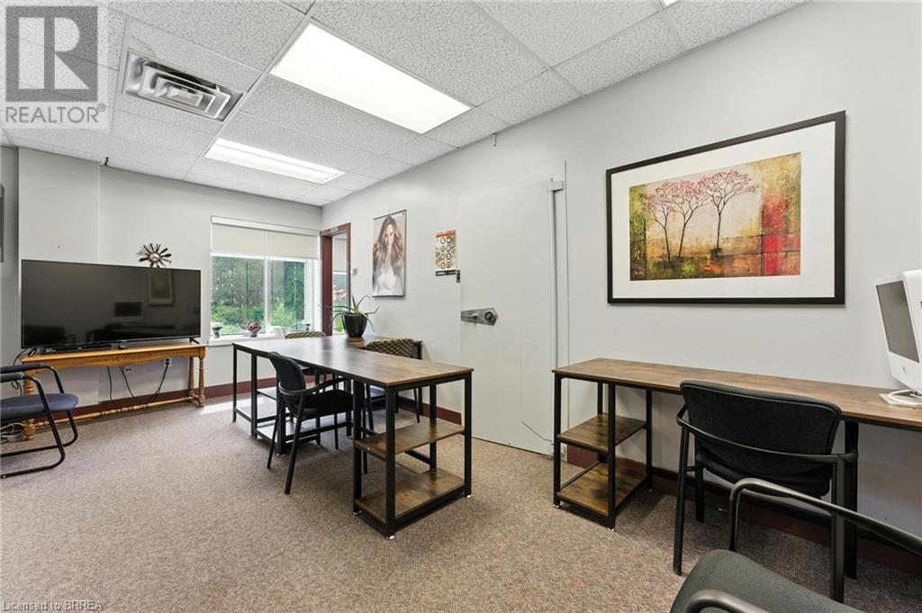 Photo 25 of 207 Greenwich Street, Brantford ON