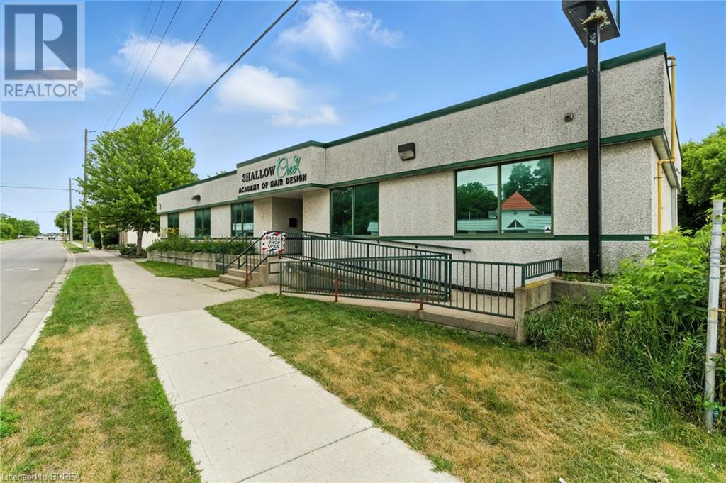 Photo 3 of 207 Greenwich Street, Brantford ON