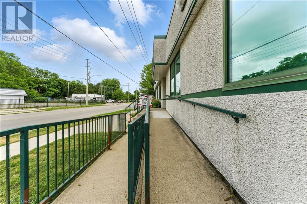 Photo 4 of 207 Greenwich Street, Brantford ON