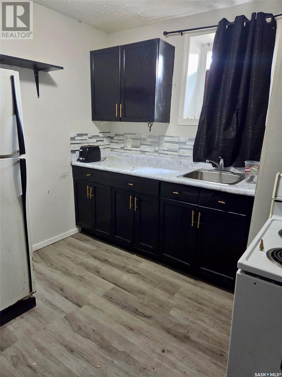 Photo 6 of 1001 Robinson Street, Regina SK