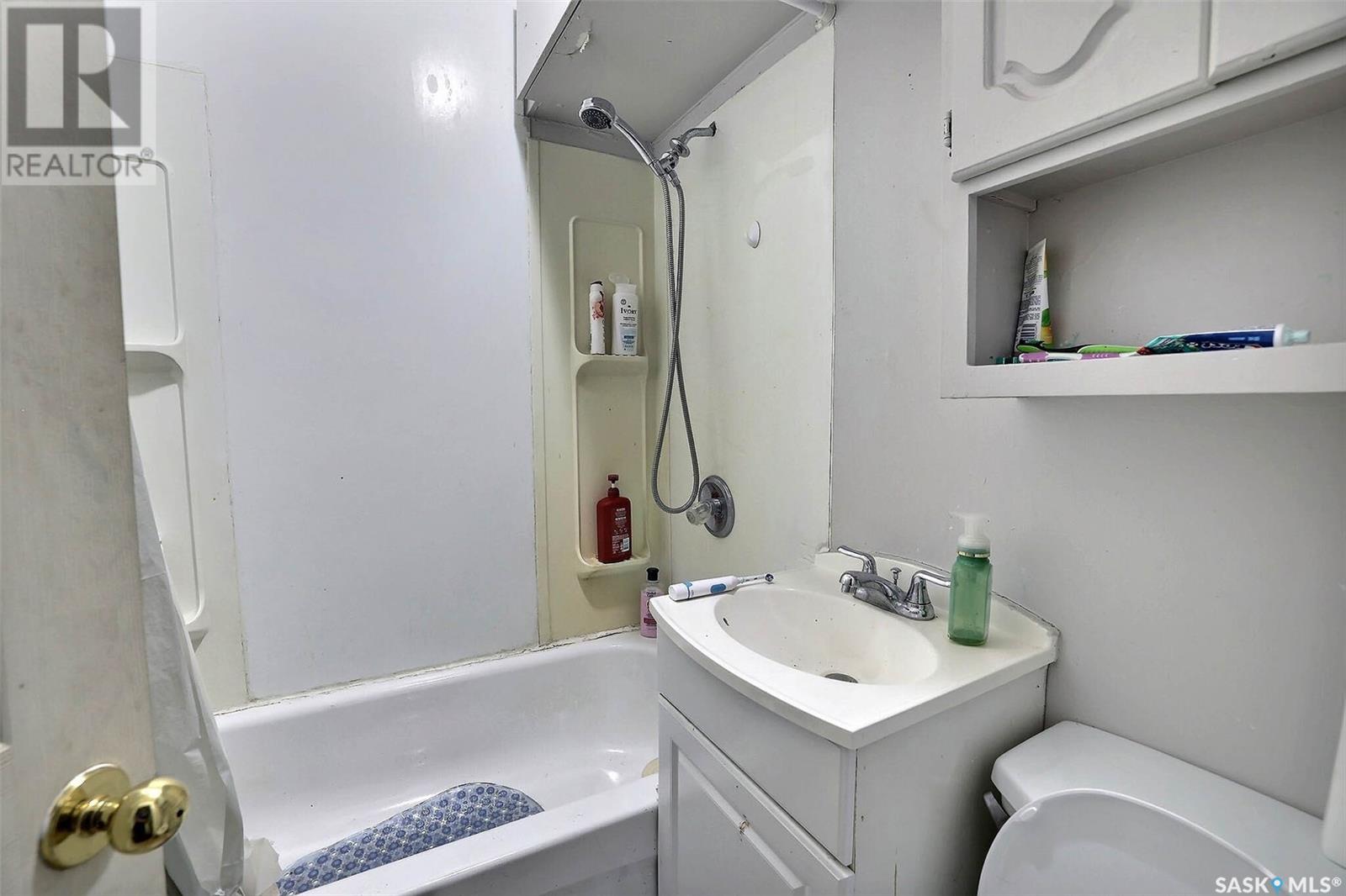 Photo 5 of 1001 Robinson Street, Regina SK