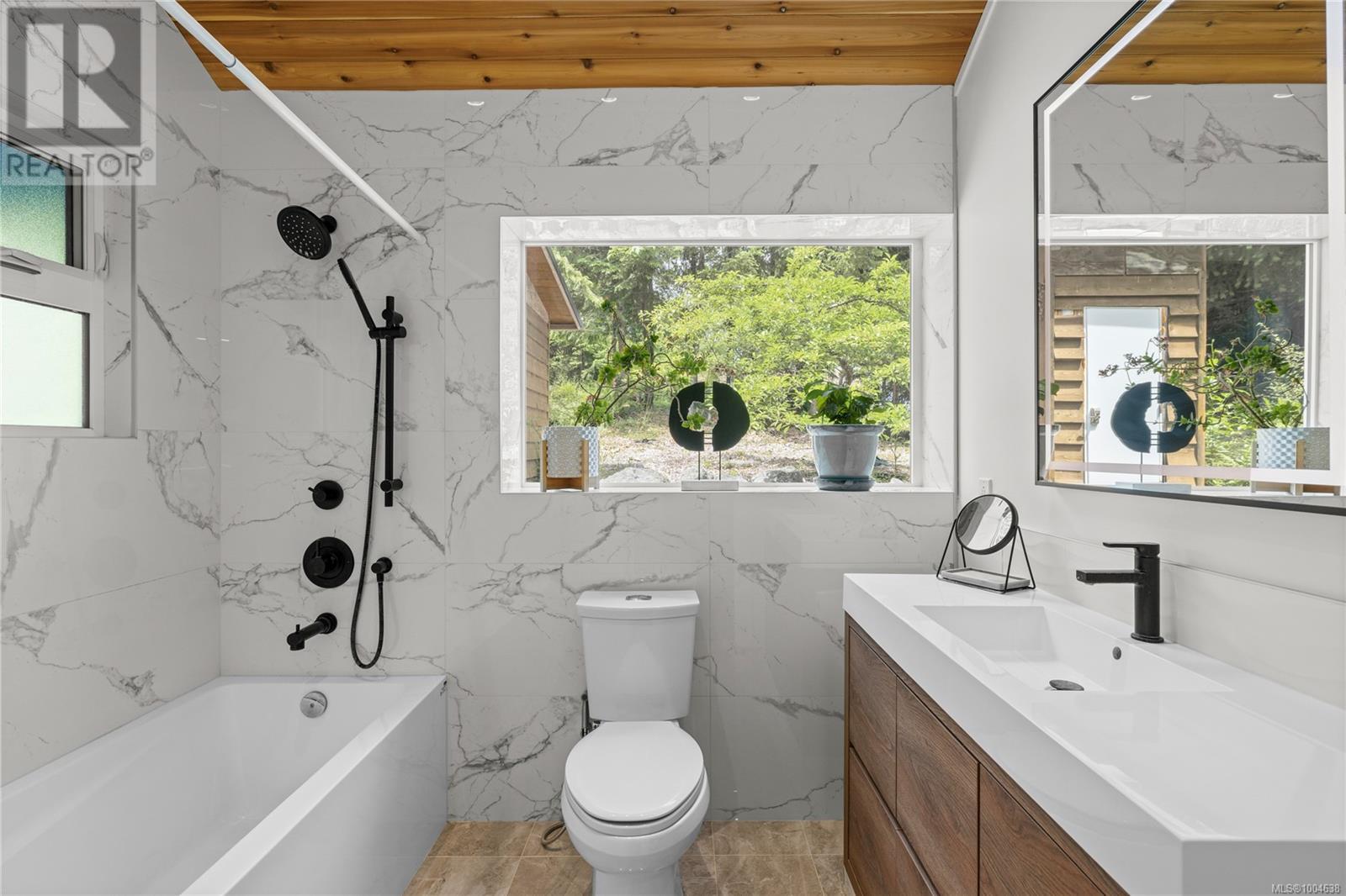 1870 Wallace Wood Way, Qualicum Beach