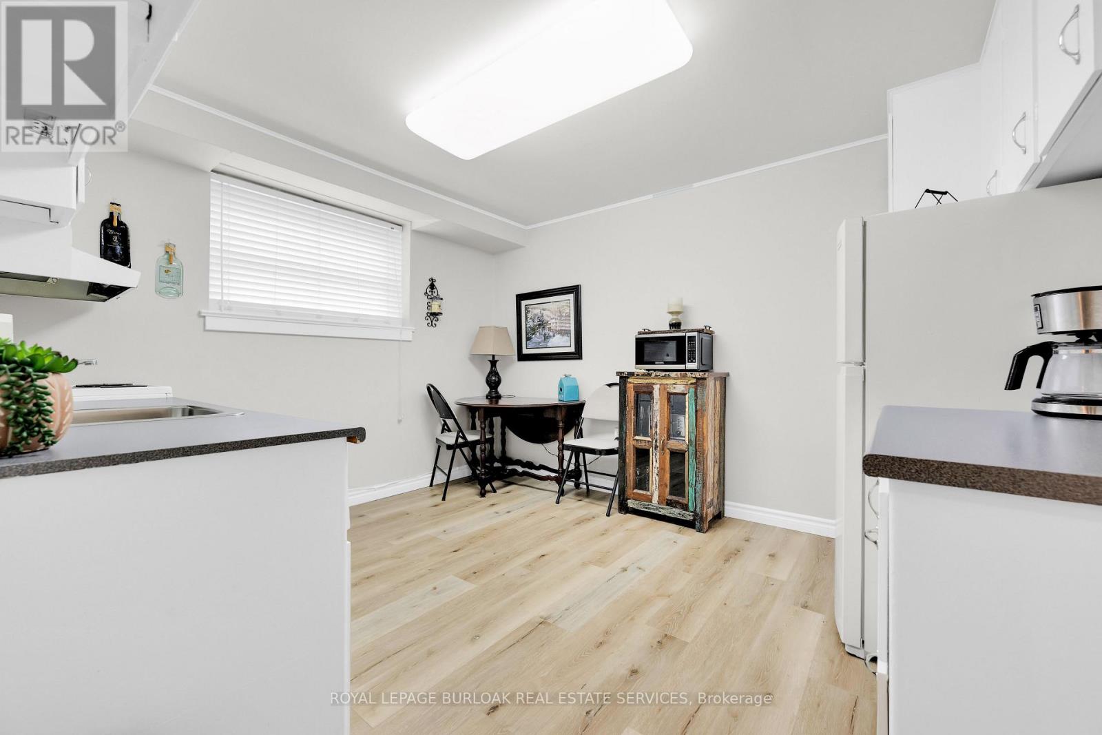 Photo 17 of 24 1347 Lakeshore Road, Burlington ON