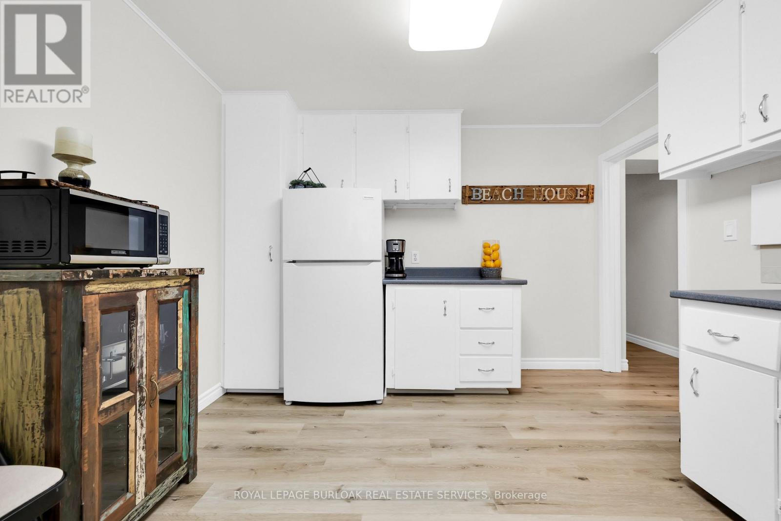 Photo 21 of 24 1347 Lakeshore Road, Burlington ON