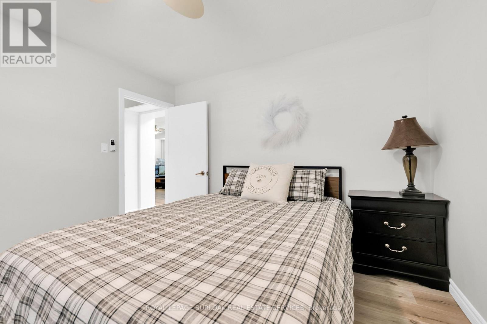Photo 25 of 24 1347 Lakeshore Road, Burlington ON