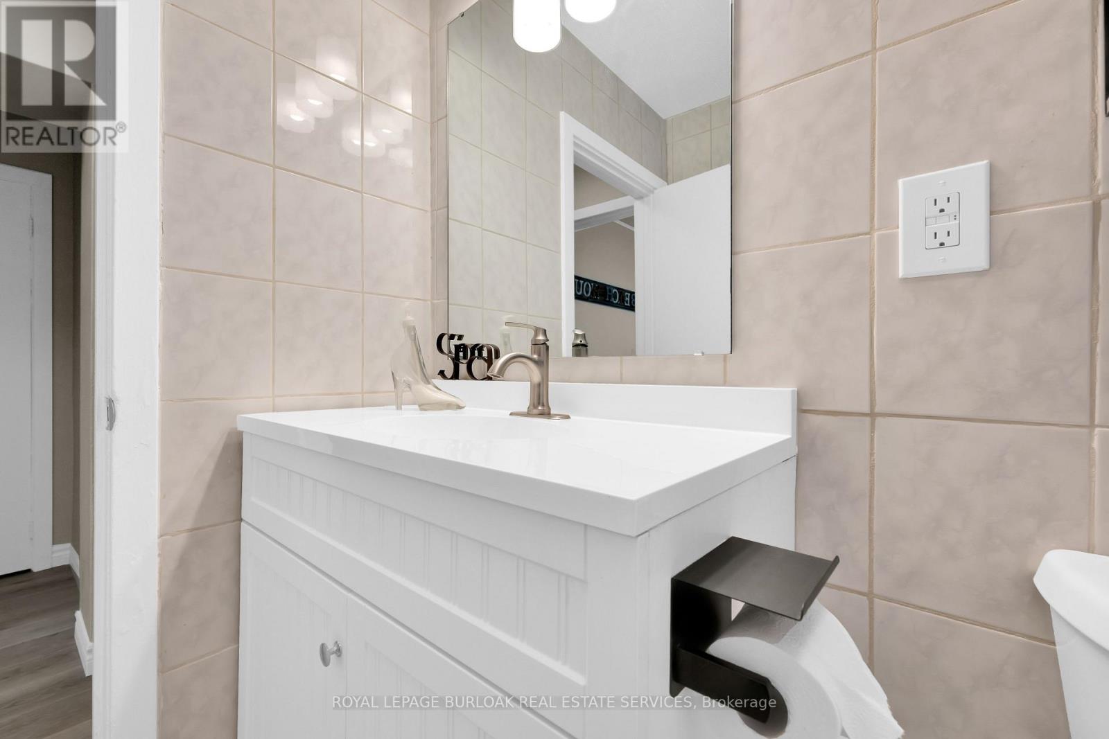 Photo 27 of 24 1347 Lakeshore Road, Burlington ON