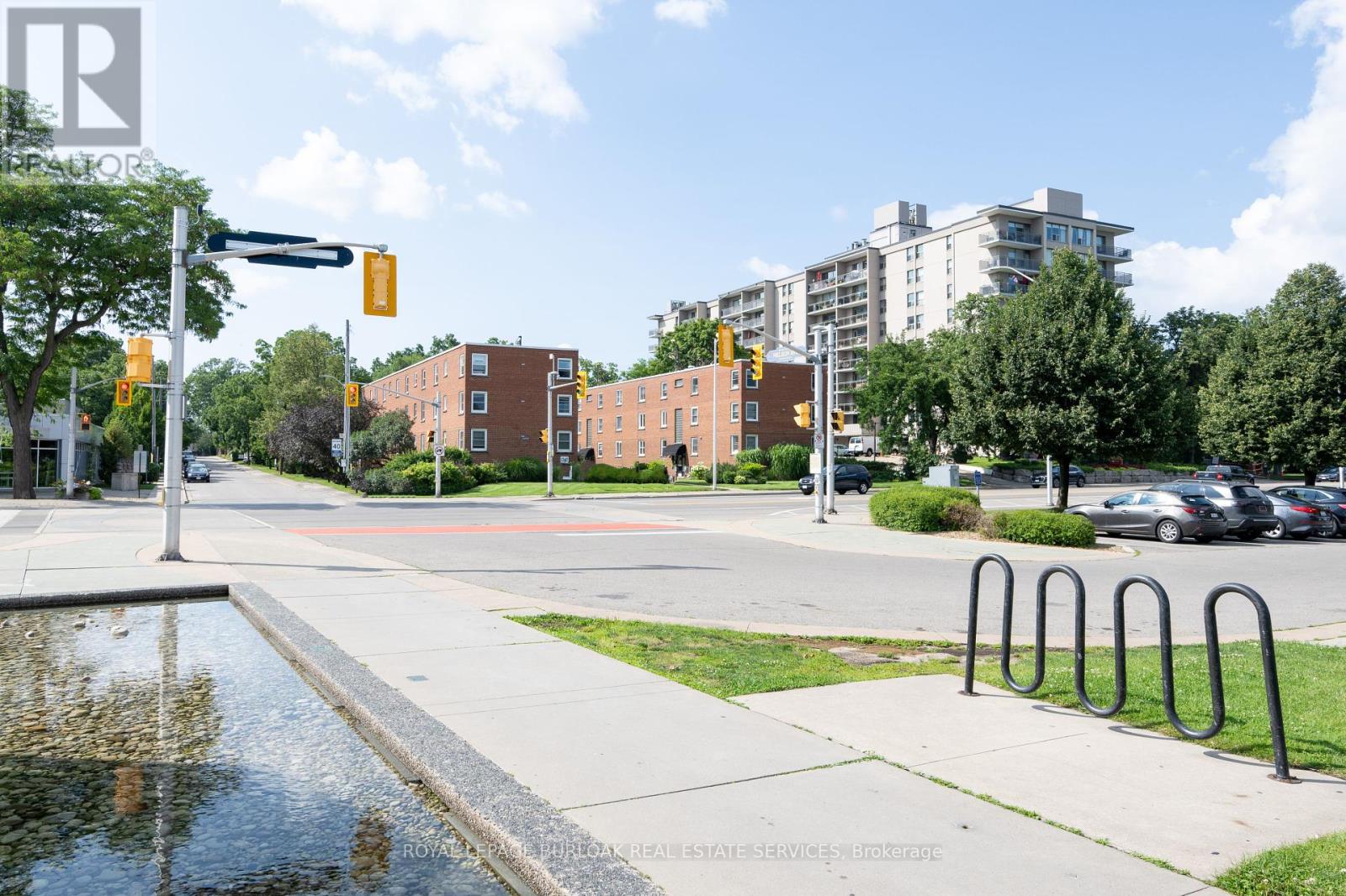 Photo 9 of 24 1347 Lakeshore Road, Burlington ON
