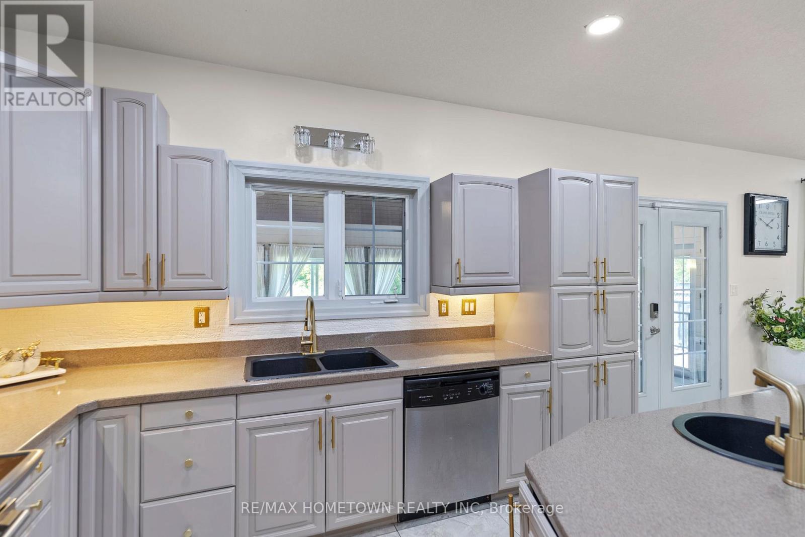 Photo 26 of 1020 Crestwood Drive, Brockville ON