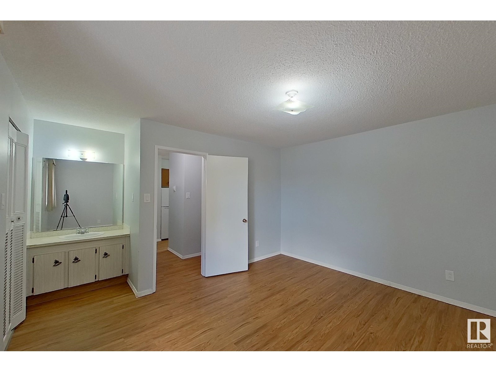 Photo 14 of 306 10725 111 St Nw, Edmonton AB