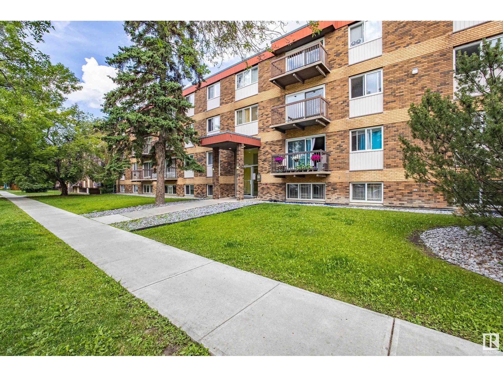 Photo 11 of 306 10725 111 St Nw, Edmonton AB