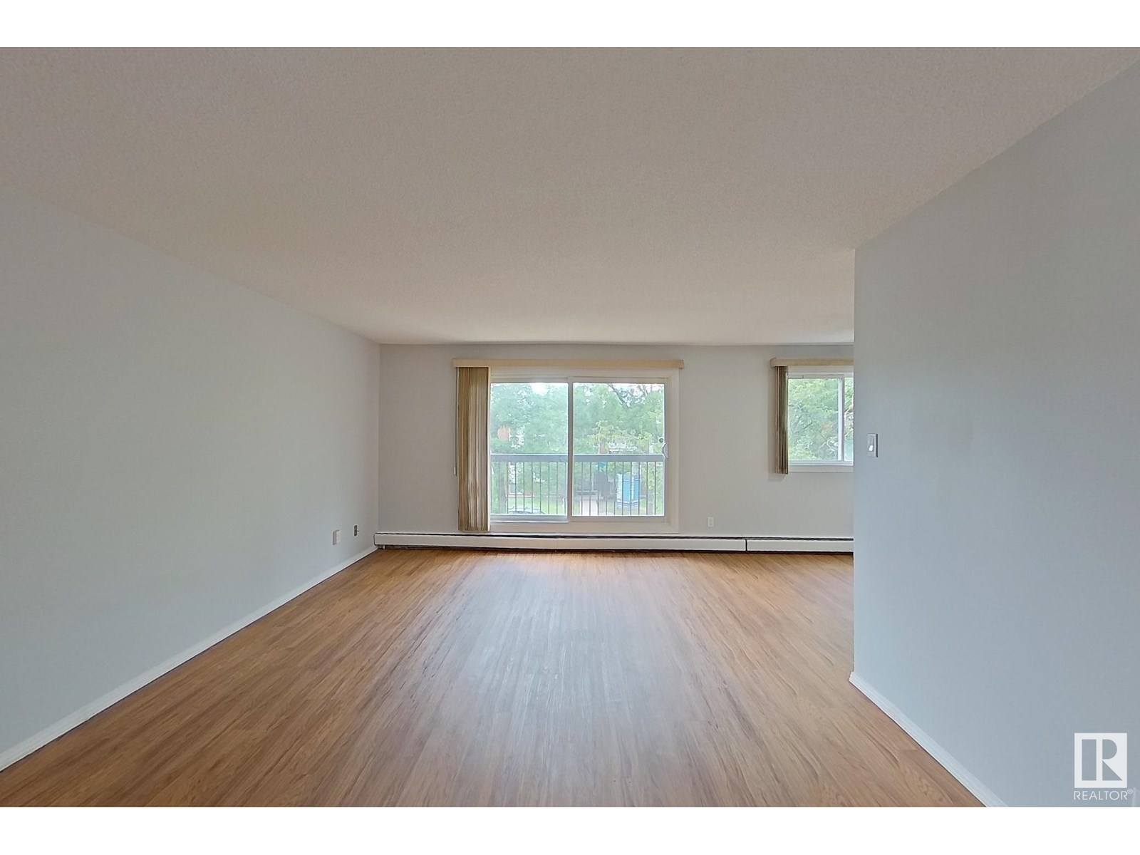 Photo 10 of 306 10725 111 St Nw, Edmonton AB