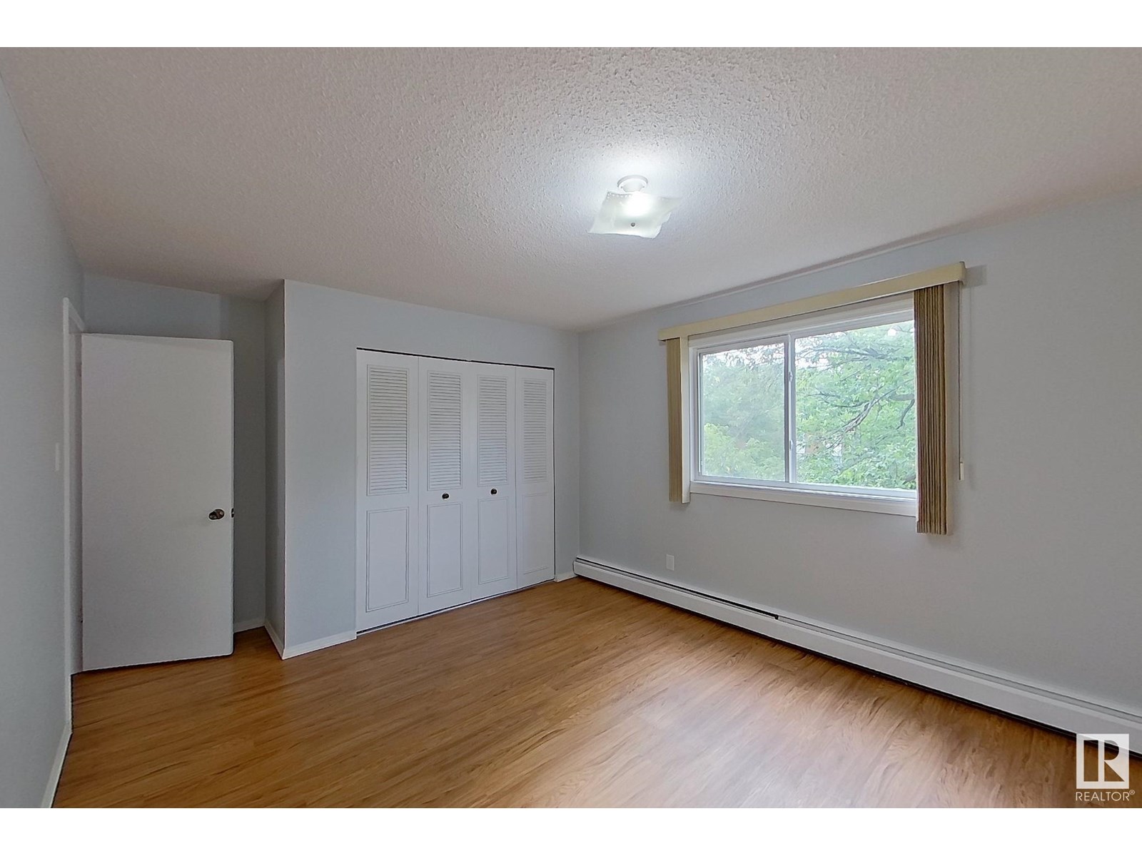 Photo 7 of 306 10725 111 St Nw, Edmonton AB