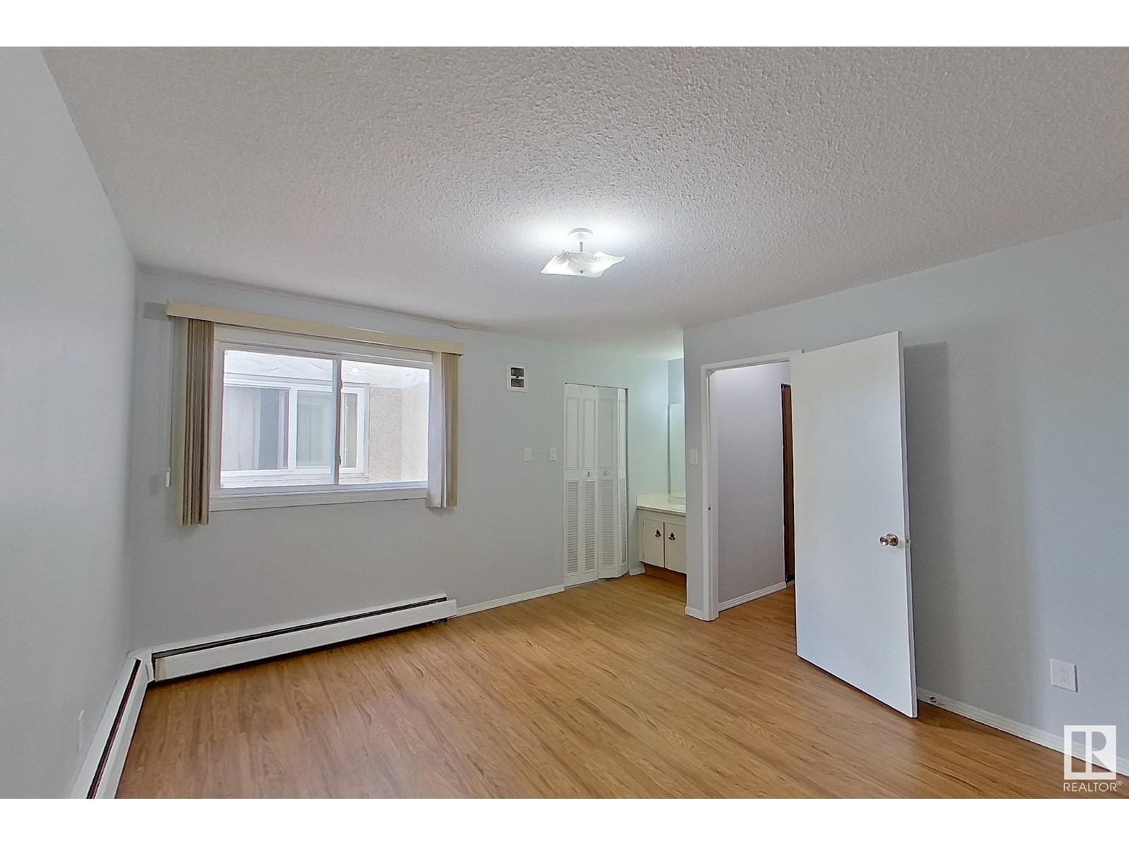 Photo 13 of 306 10725 111 St Nw, Edmonton AB