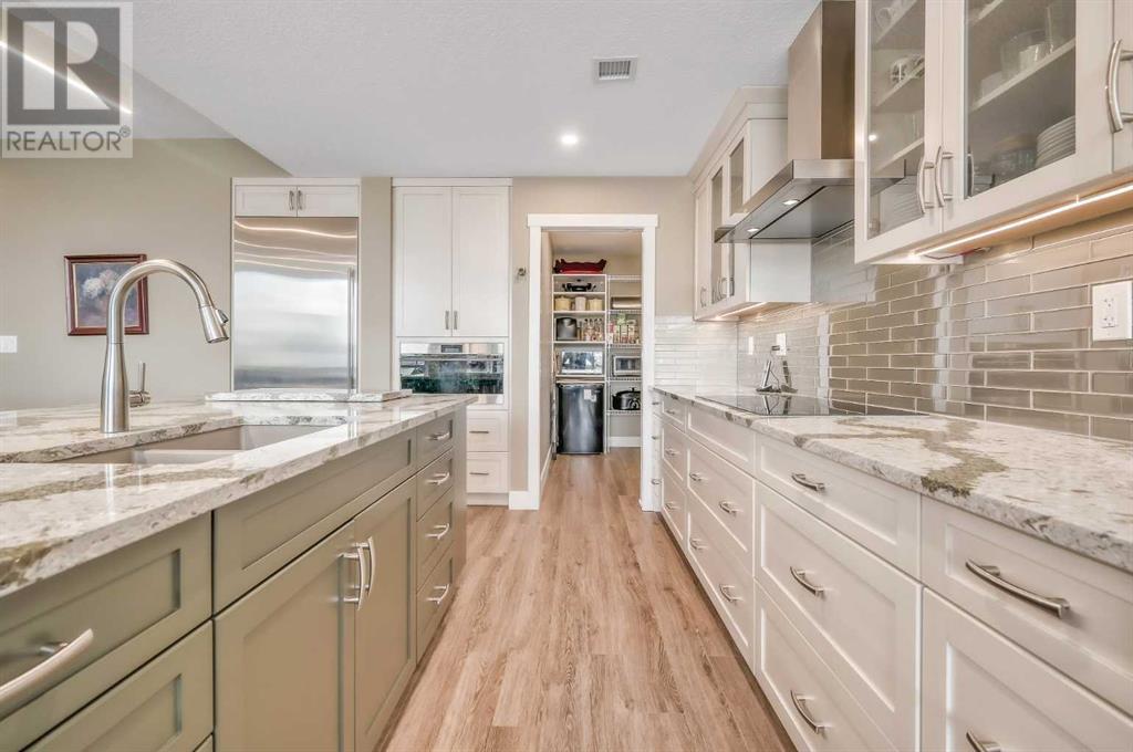 Single Family House for Sale in   Cougar Ridge Landing SW Patterson Calgary 