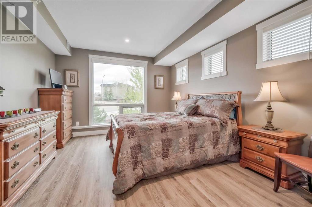 Single Family House for Sale in   Cougar Ridge Landing SW Patterson Calgary 