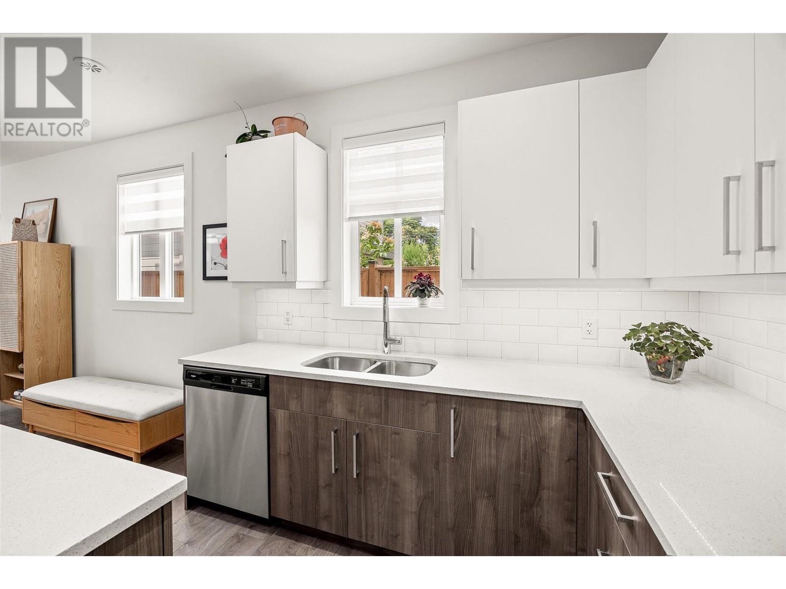 827 STOCKWELL AVENUE - Image 22