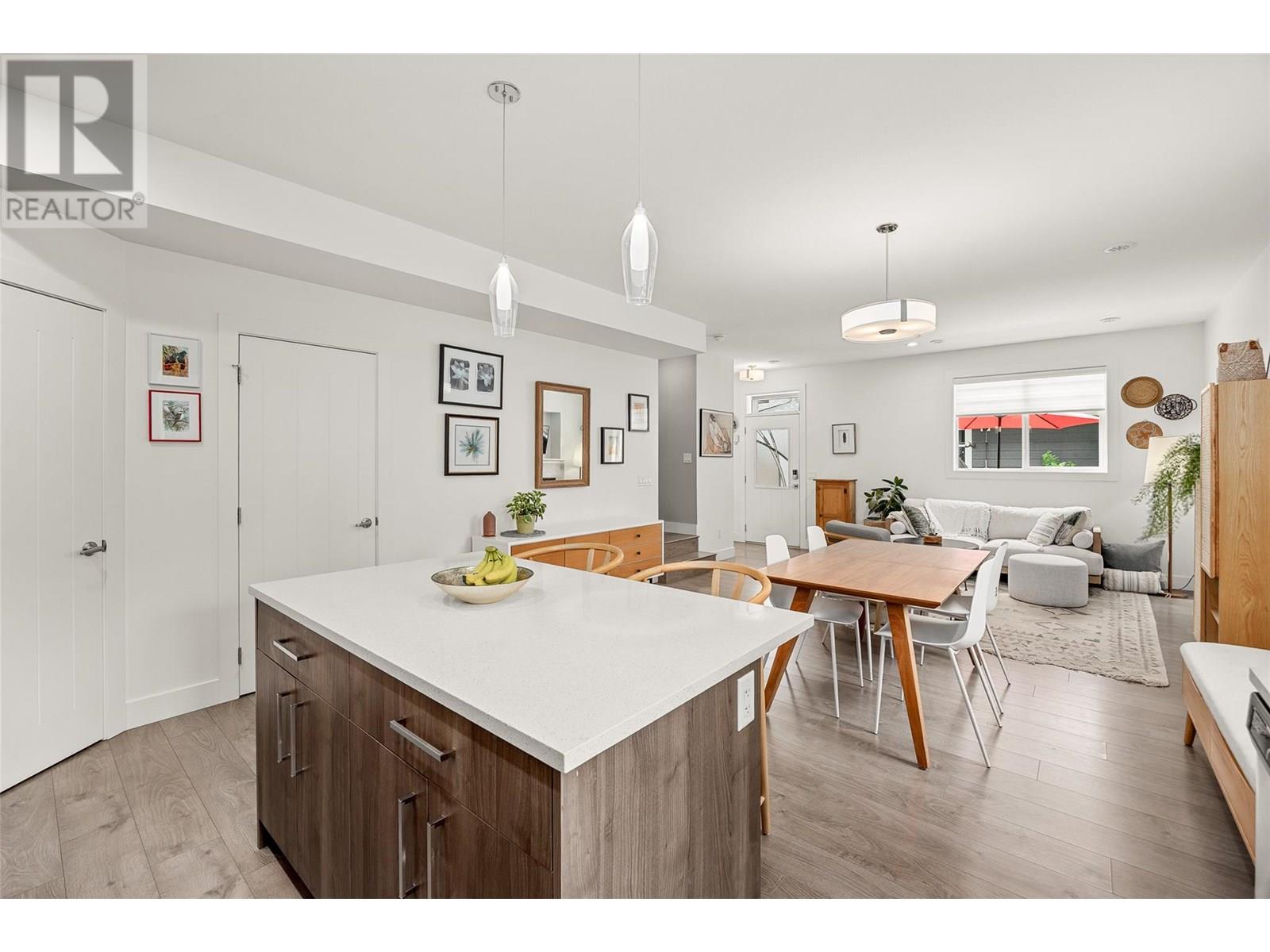 827 STOCKWELL AVENUE - Image 23