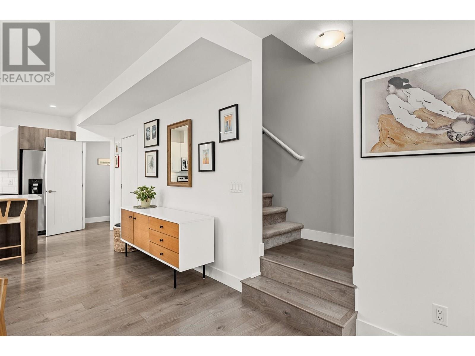 827 STOCKWELL AVENUE - Image 25