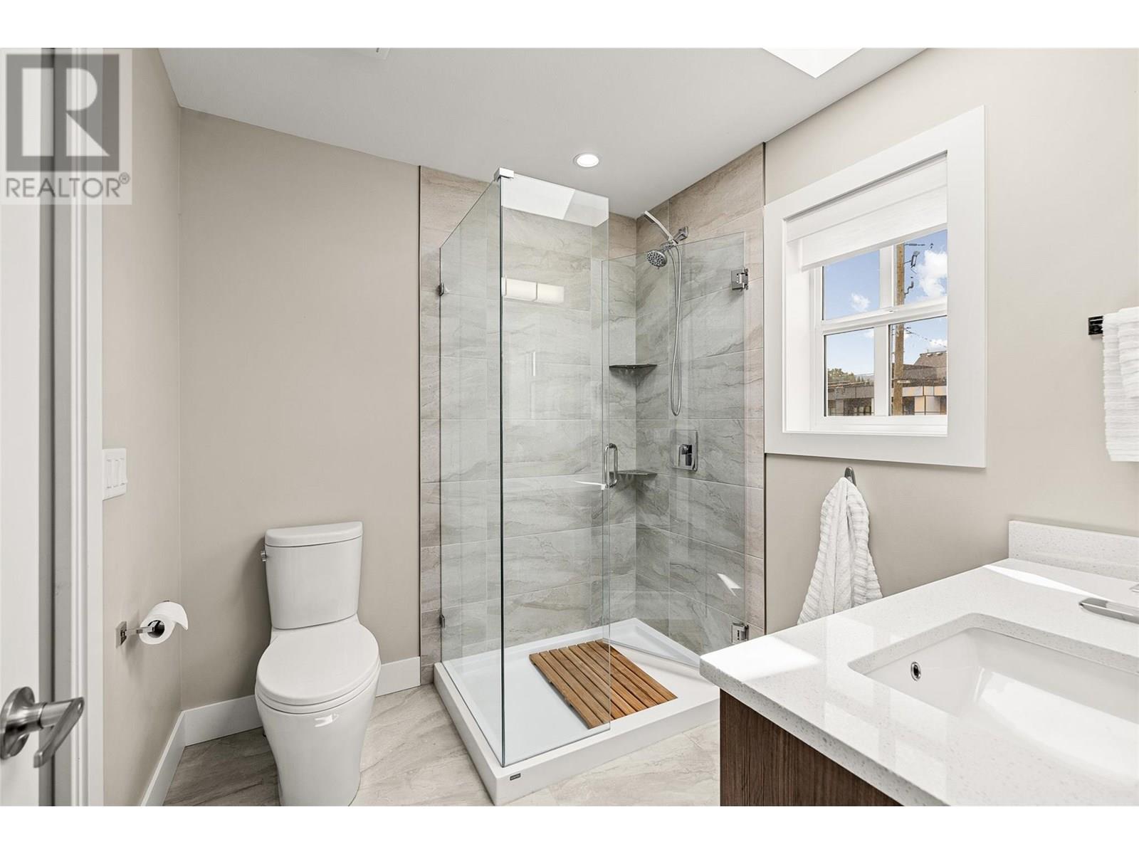 827 STOCKWELL AVENUE - Image 7