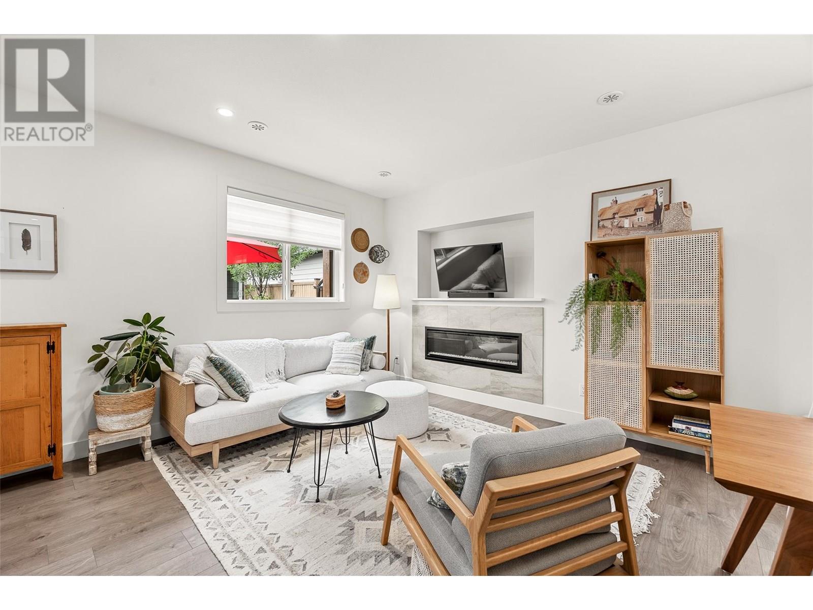 827 STOCKWELL AVENUE - Image 15