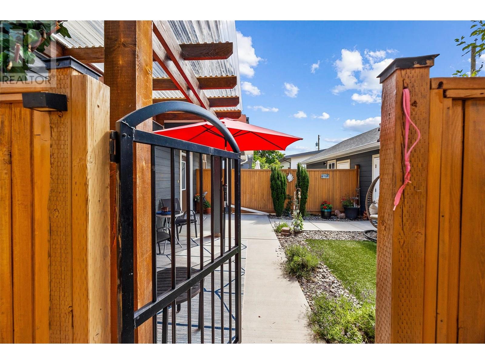 827 STOCKWELL AVENUE - Image 10