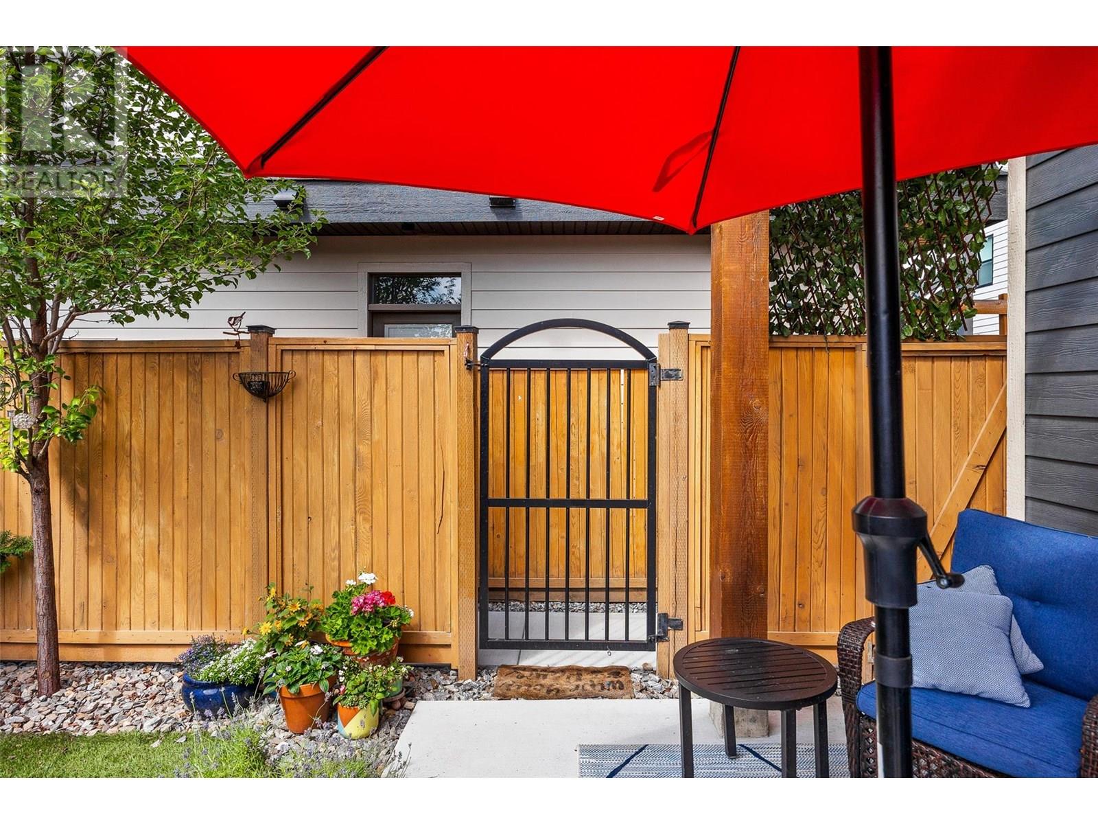 827 STOCKWELL AVENUE - Image 37