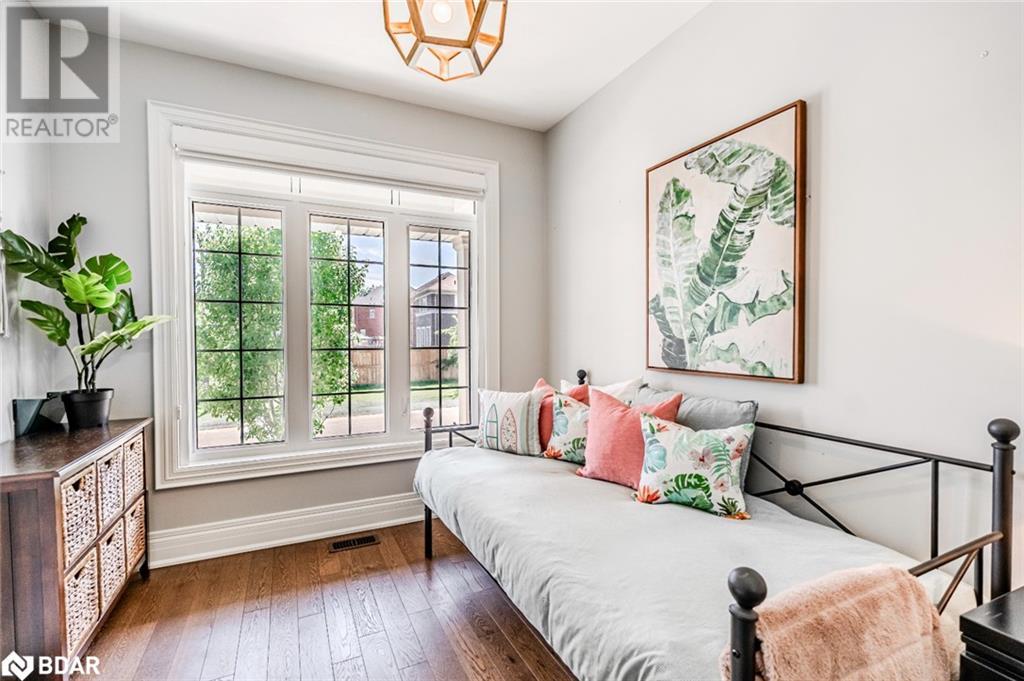 Photo 10 of 23 Curtis Way, Springwater ON