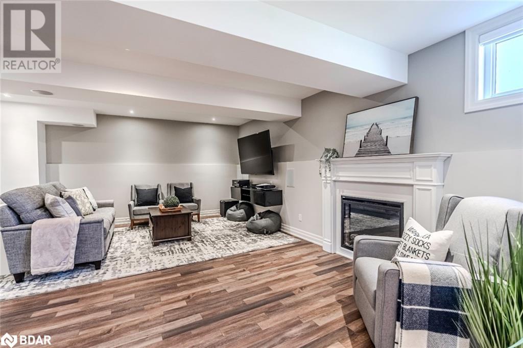 Photo 15 of 23 Curtis Way, Springwater ON