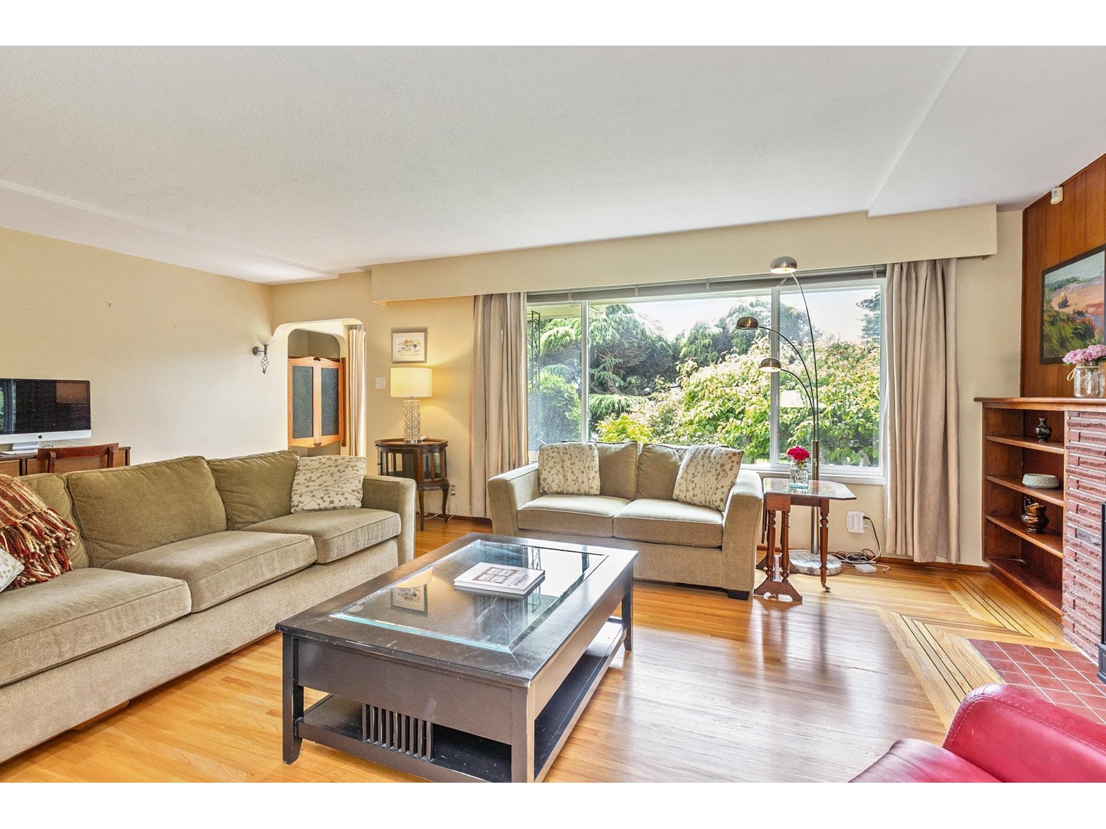 Photo 8 of 14093 Magdalen Avenue, White Rock BC