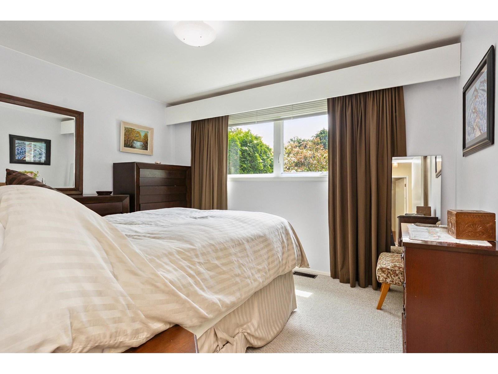 Photo 13 of 14093 Magdalen Avenue, White Rock BC