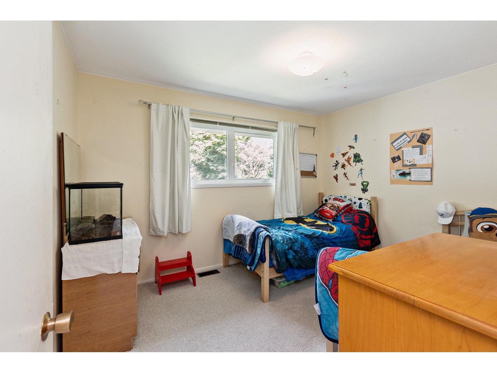 Photo 17 of 14093 Magdalen Avenue, White Rock BC