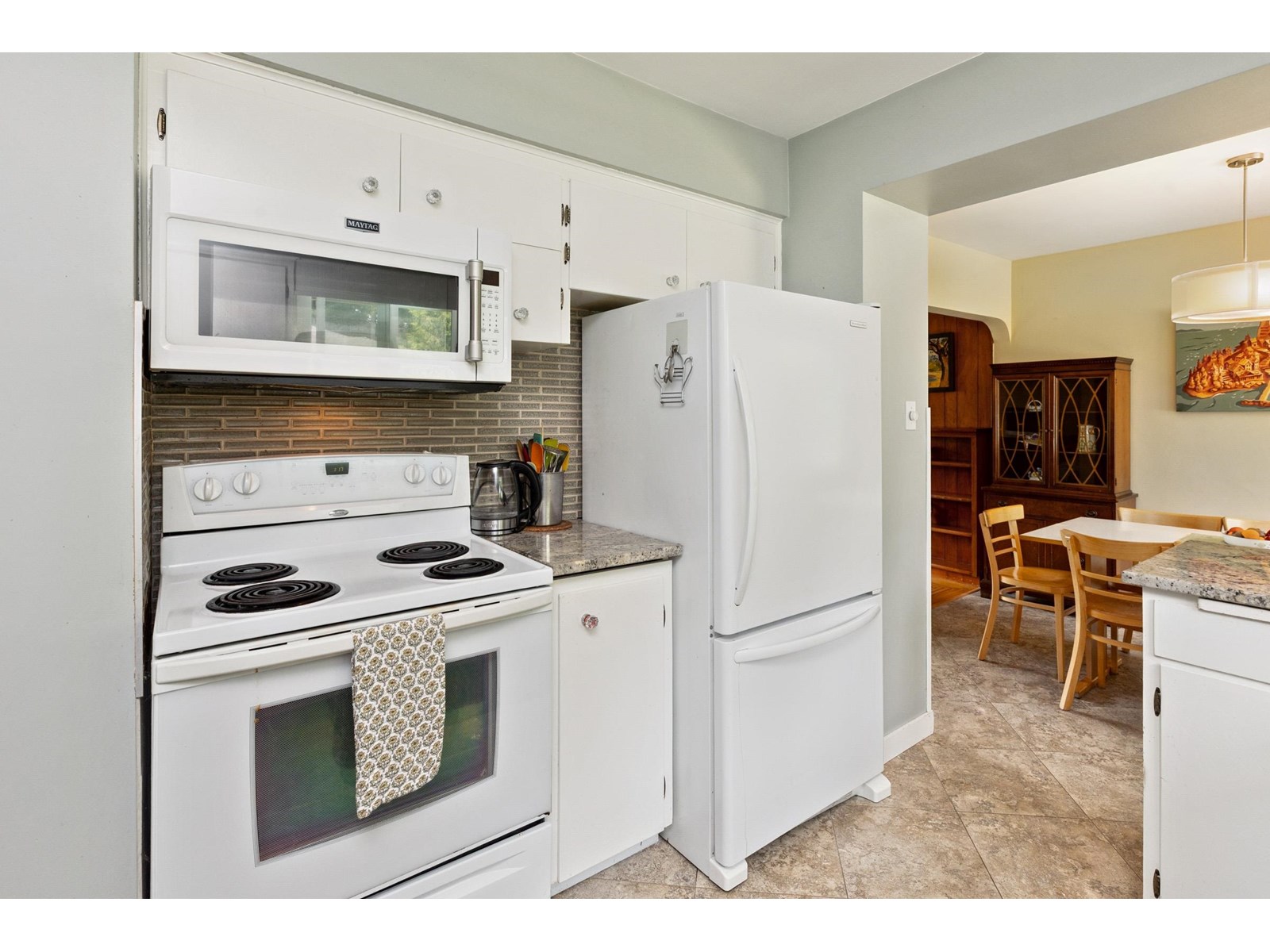 Photo 12 of 14093 Magdalen Avenue, White Rock BC