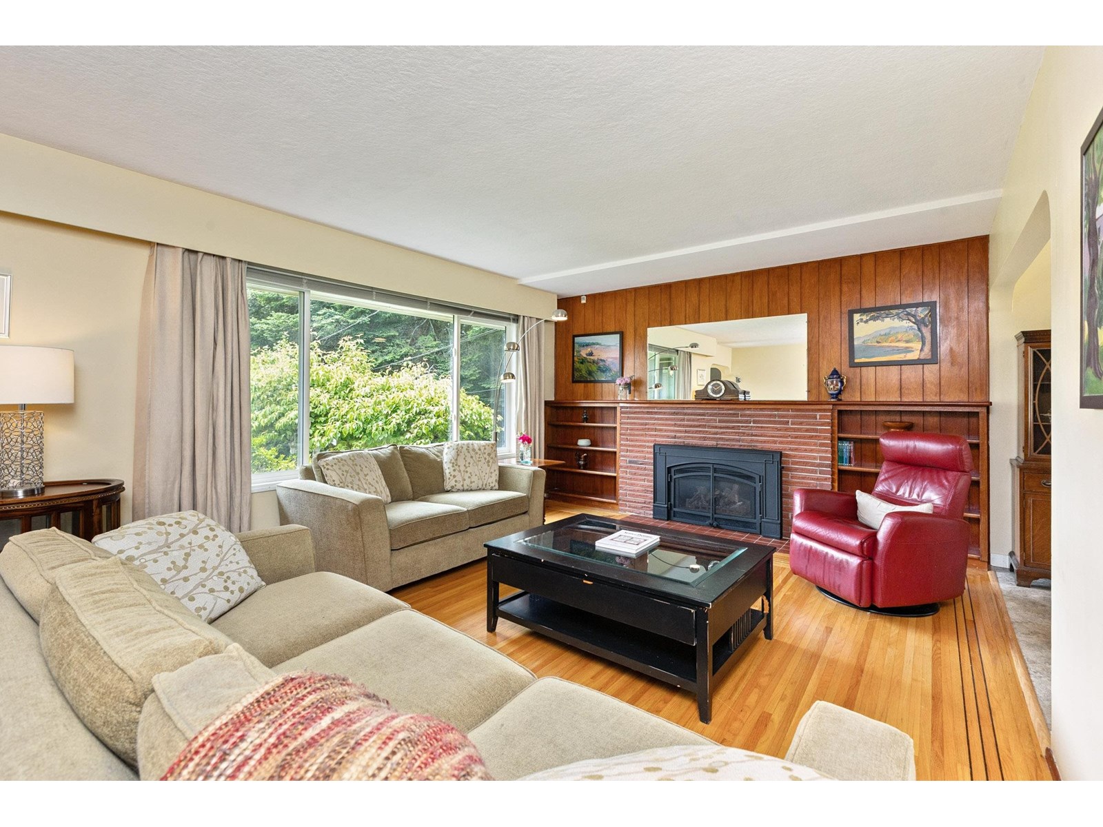 Photo 7 of 14093 Magdalen Avenue, White Rock BC
