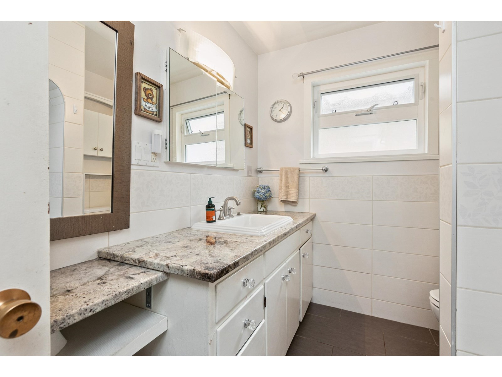 Photo 15 of 14093 Magdalen Avenue, White Rock BC