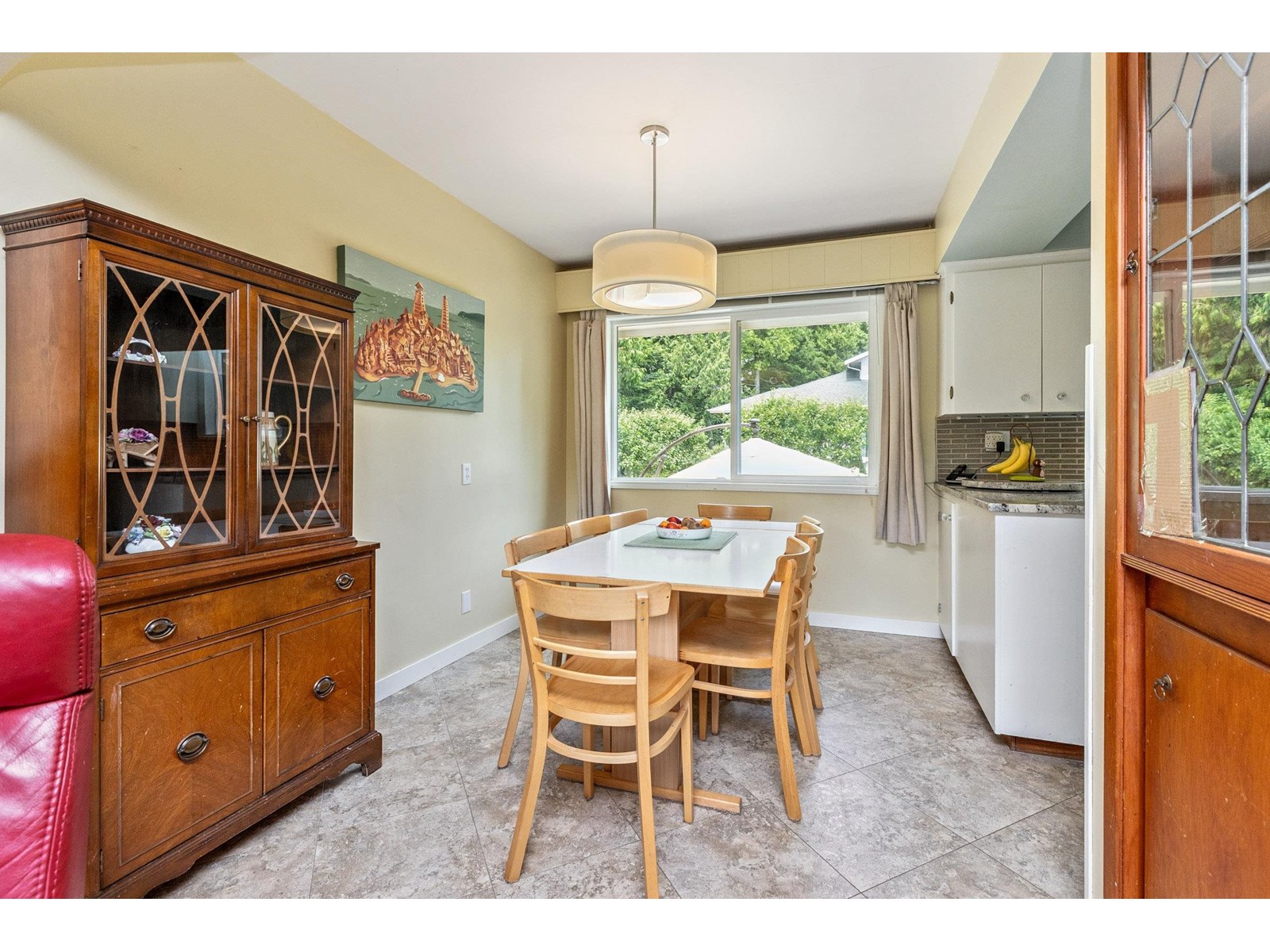 Photo 9 of 14093 Magdalen Avenue, White Rock BC