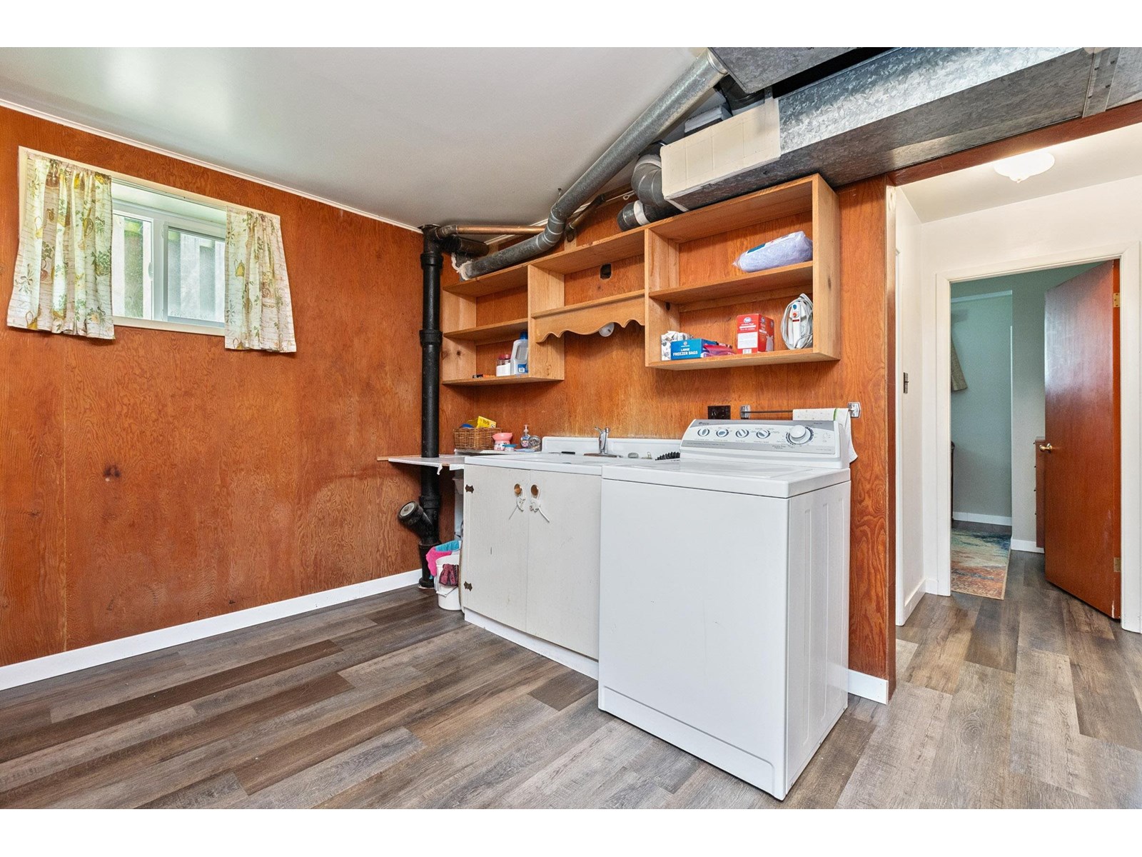 Photo 28 of 14093 Magdalen Avenue, White Rock BC