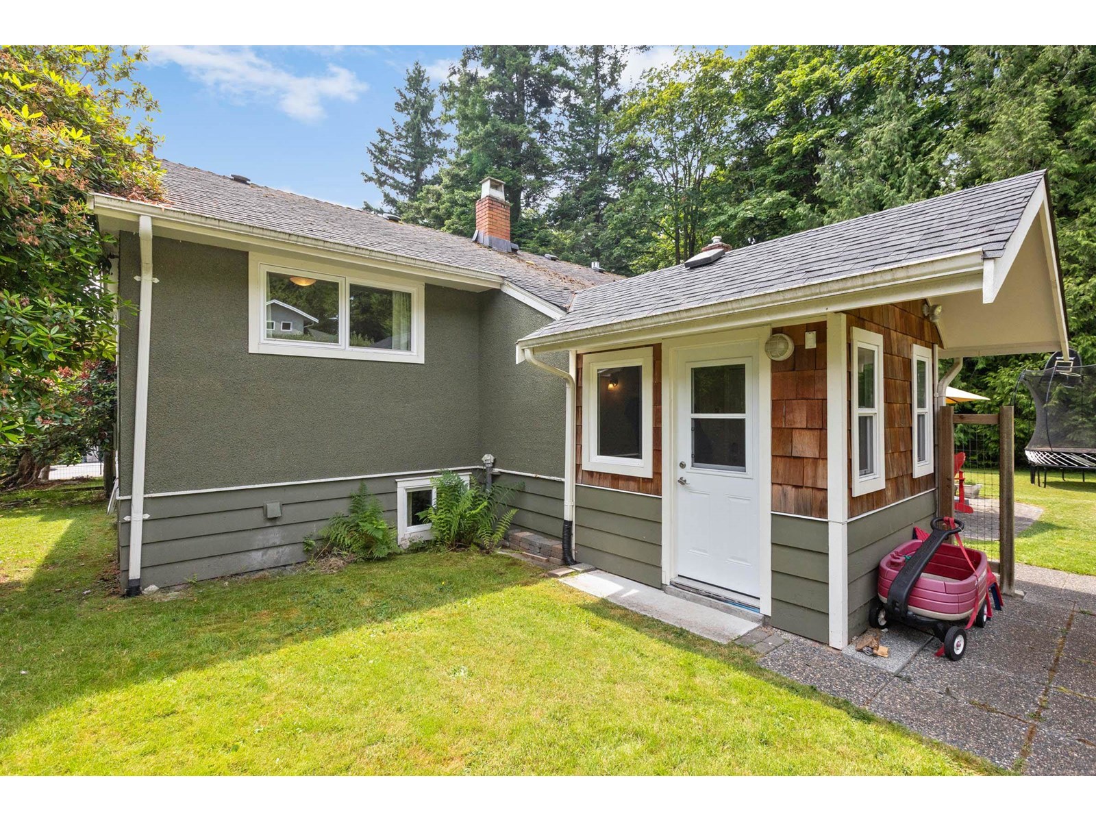 Photo 29 of 14093 Magdalen Avenue, White Rock BC