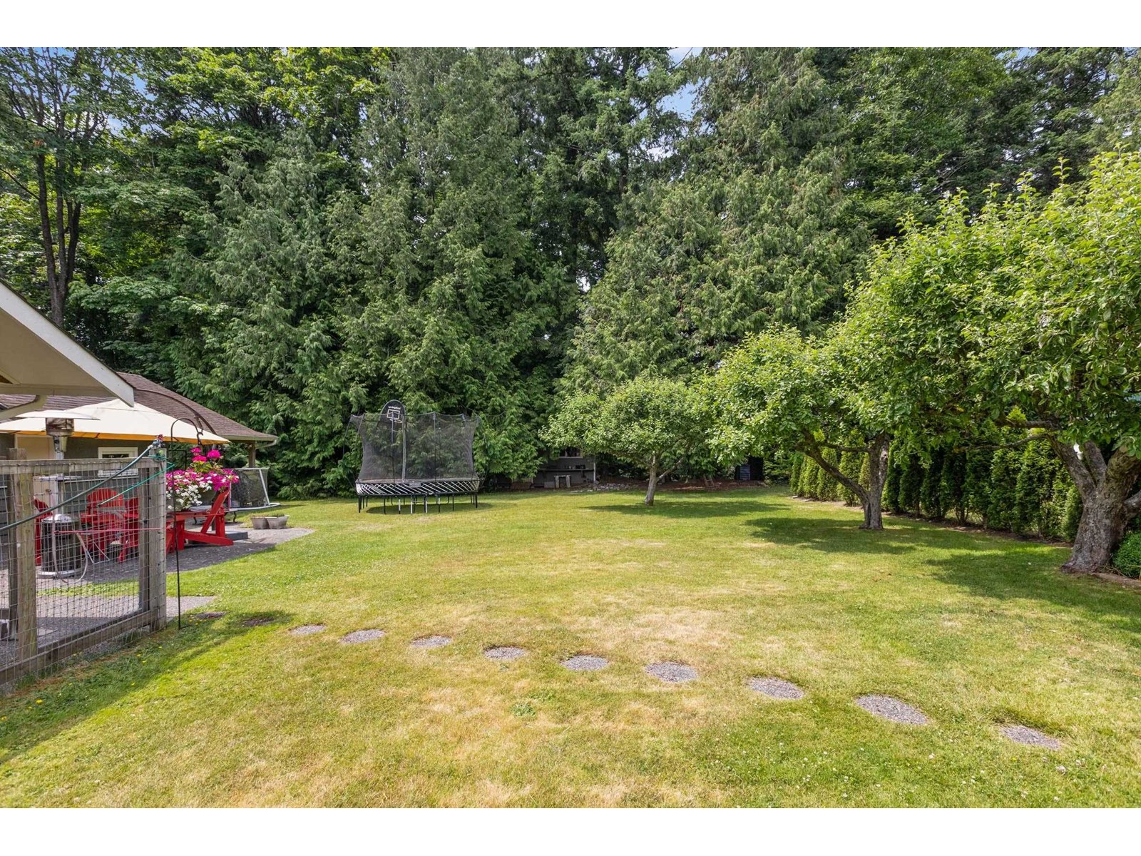 Photo 34 of 14093 Magdalen Avenue, White Rock BC