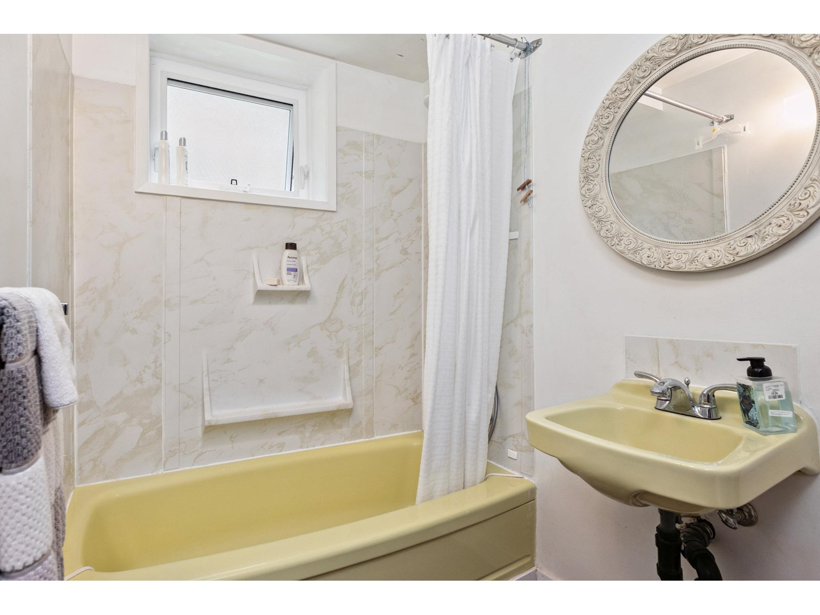 Photo 22 of 14093 Magdalen Avenue, White Rock BC