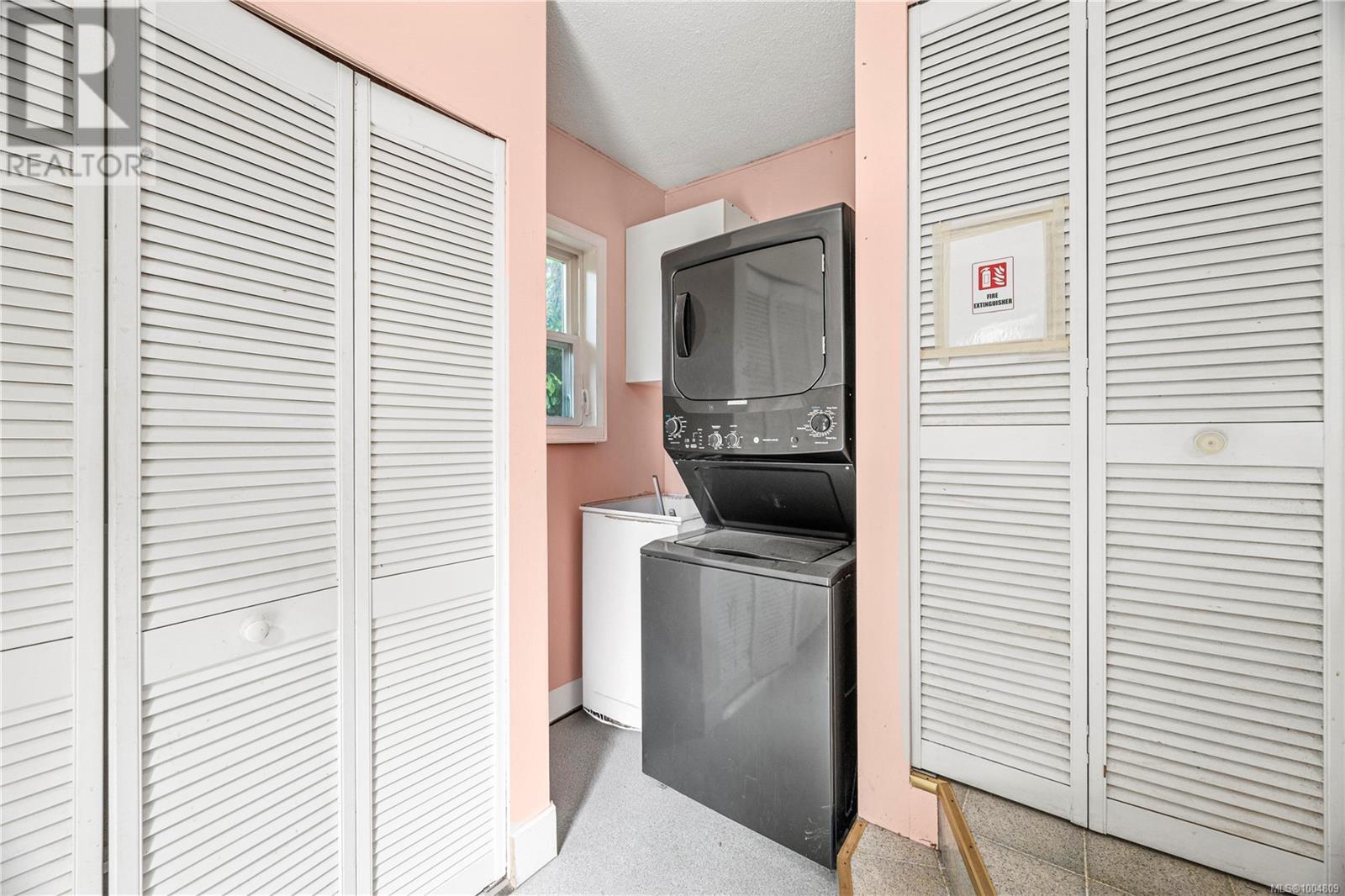 Photo 10 of 3170 Frechette St, Saanich BC