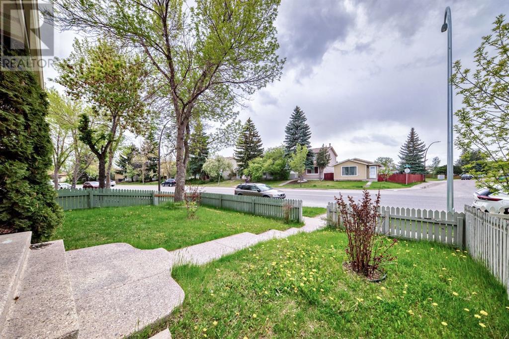 Single Family House for Sale in  Erin Woods Drive SE Erin Woods Calgary 