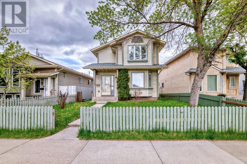 Single Family House for Sale in  Erin Woods Drive SE Erin Woods Calgary 