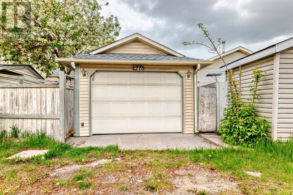 Single Family House for Sale in  Erin Woods Drive SE Erin Woods Calgary 