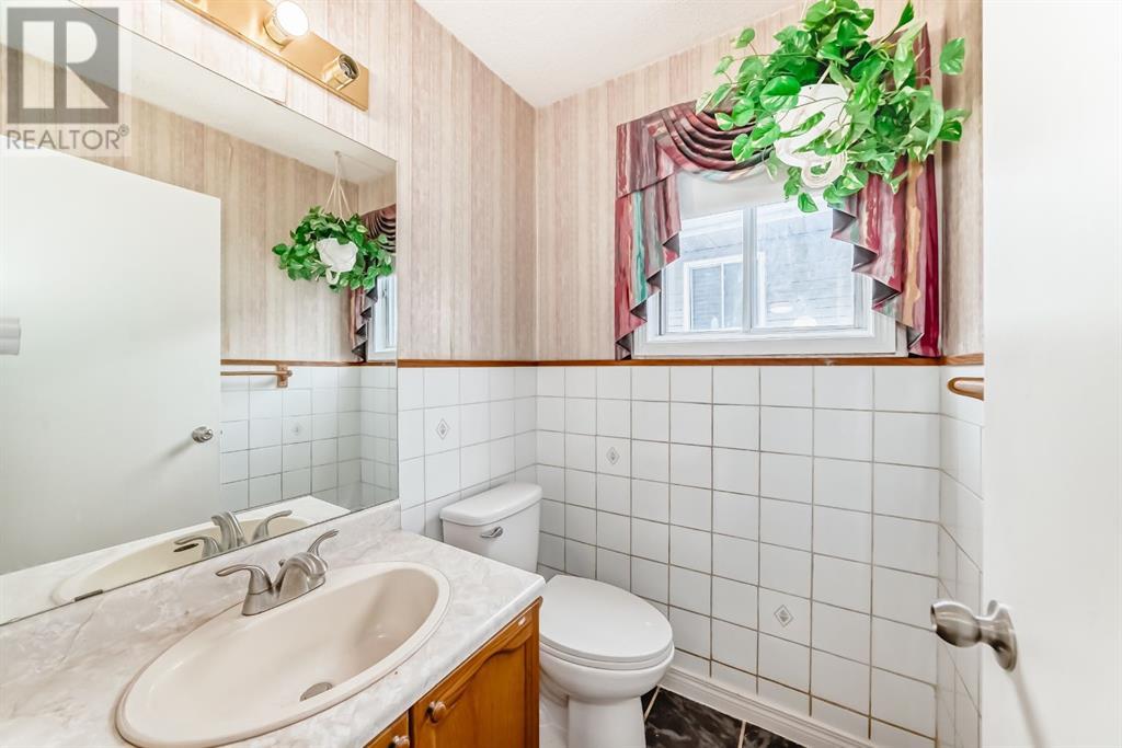 Single Family House for Sale in  Erin Woods Drive SE Erin Woods Calgary 