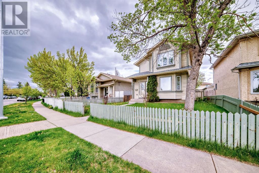 Single Family House for Sale in  Erin Woods Drive SE Erin Woods Calgary 