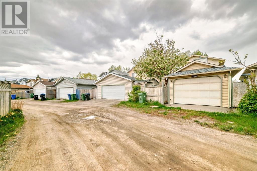 Single Family House for Sale in  Erin Woods Drive SE Erin Woods Calgary 