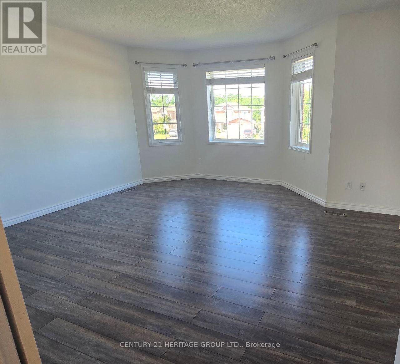 Single Family House for Sale in  FERNDALE DRIVE N Barrie (Northwest) 